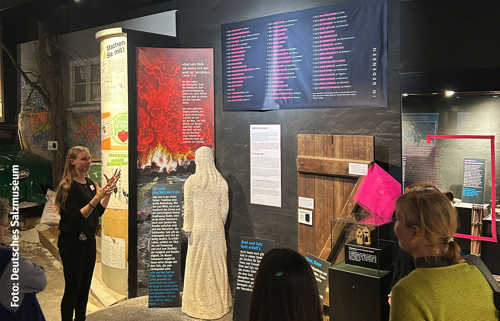 Intervention in der Ausstellung zum Thema Hexen und versklavte Menschen