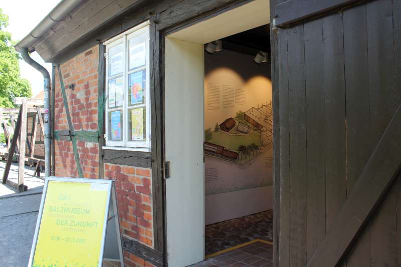 Geöffnete Tür zur Sonderausstellung